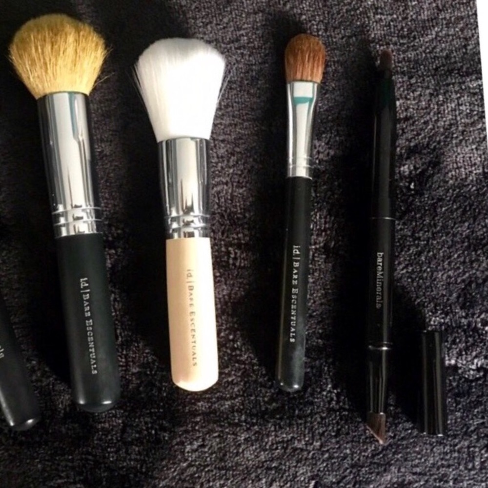 Bare Escentuals makeup brushes🖤